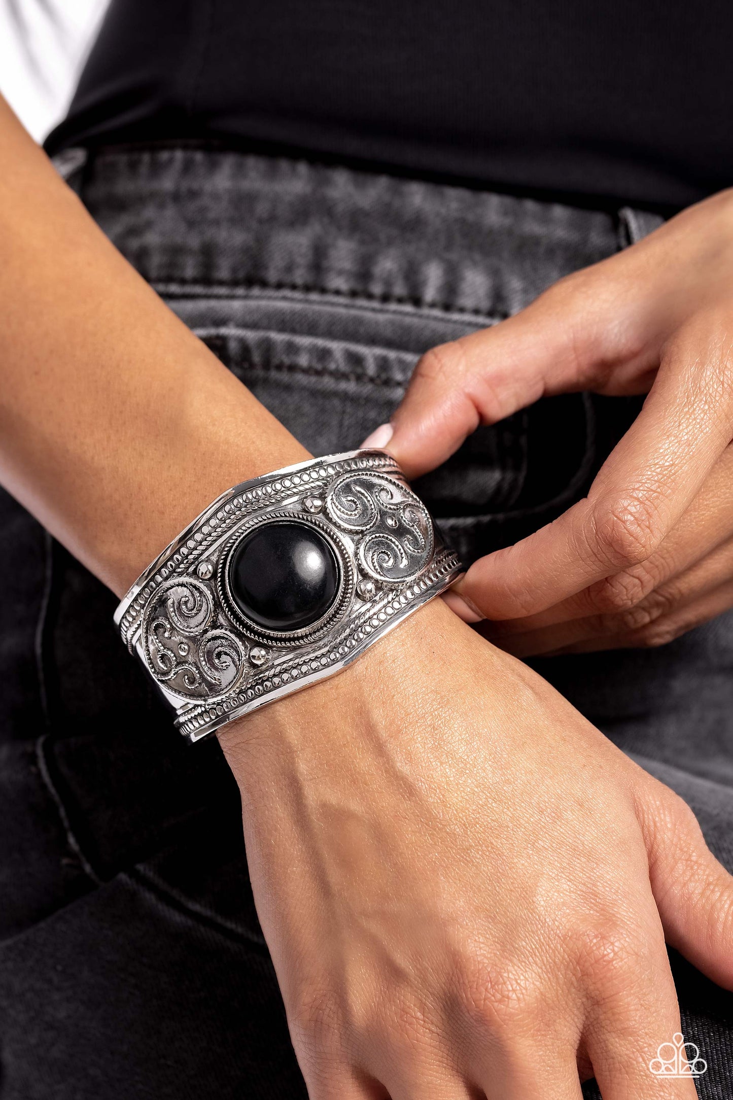 Prairie Romance - Black - Paparazzi Bracelet