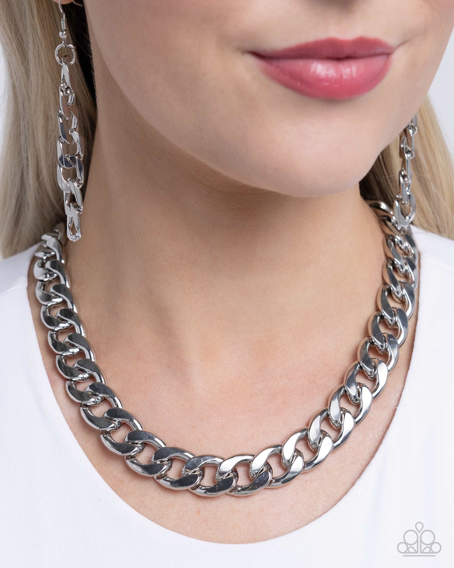 Action CURB - Silver - Paparazzi Necklace