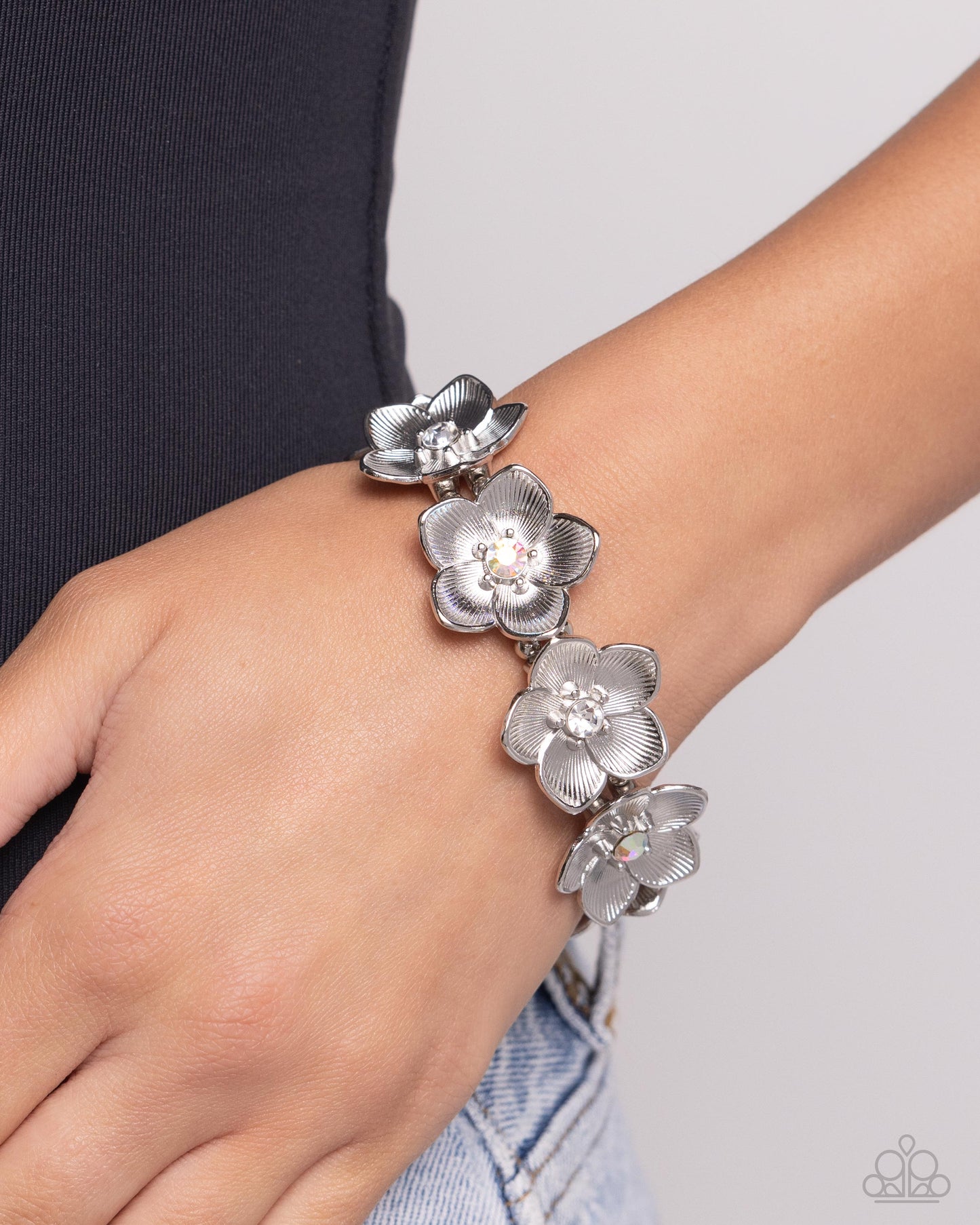 General Grandeur - White - Paparazzi Bracelet