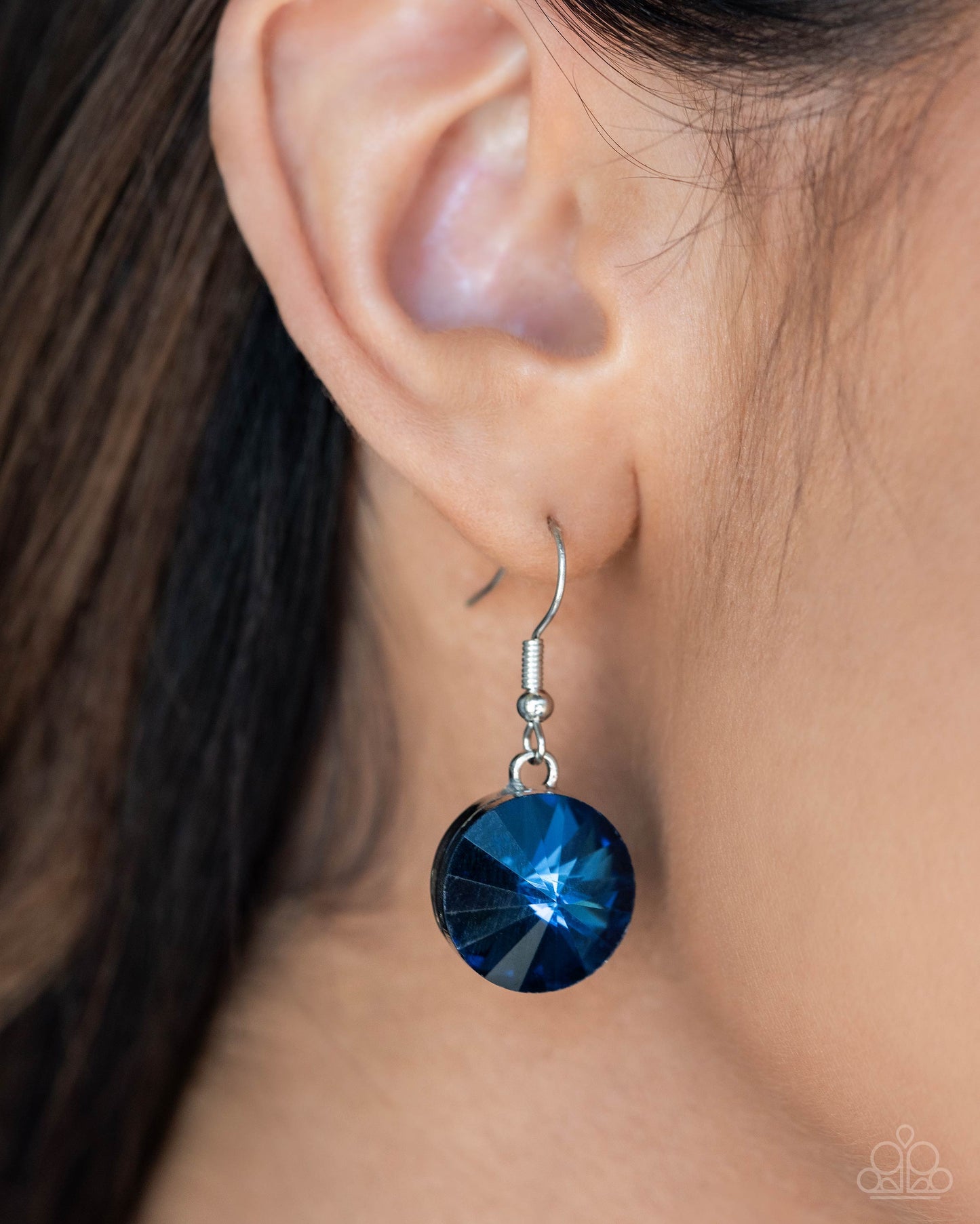 Spotlight Stunner - Blue - Paparazzi Necklace (Blockbuster Exclusive)