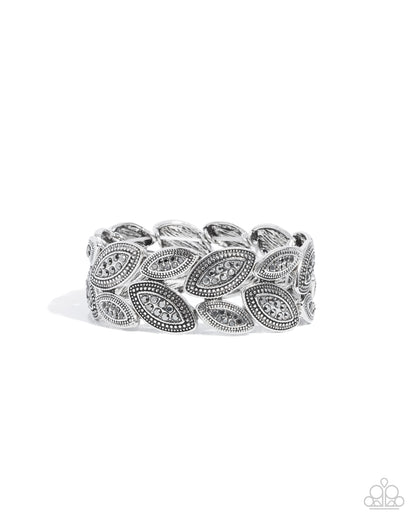 Riding the Clutch - Silver - Paparazzi Bracelet