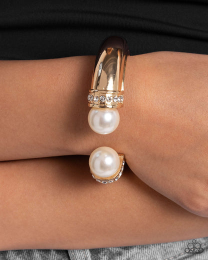 Breathtaking Balance - Gold - Paparazzi Bracelet