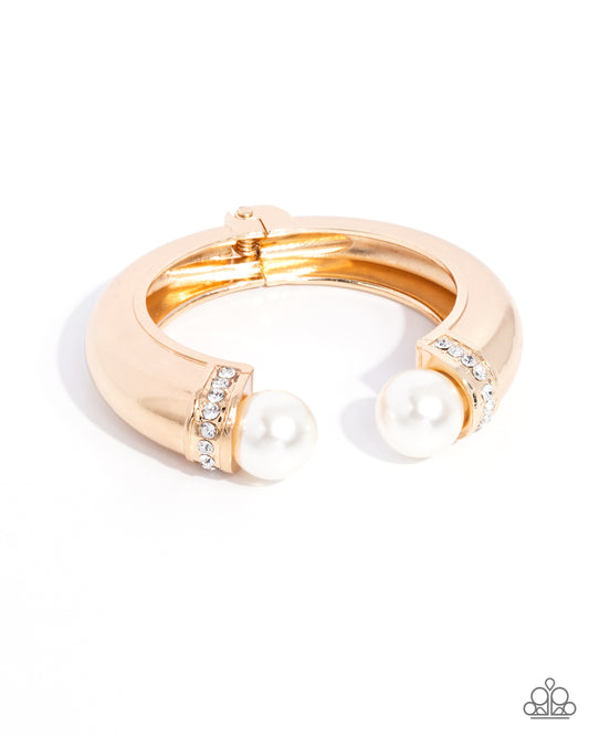 Breathtaking Balance - Gold - Paparazzi Bracelet