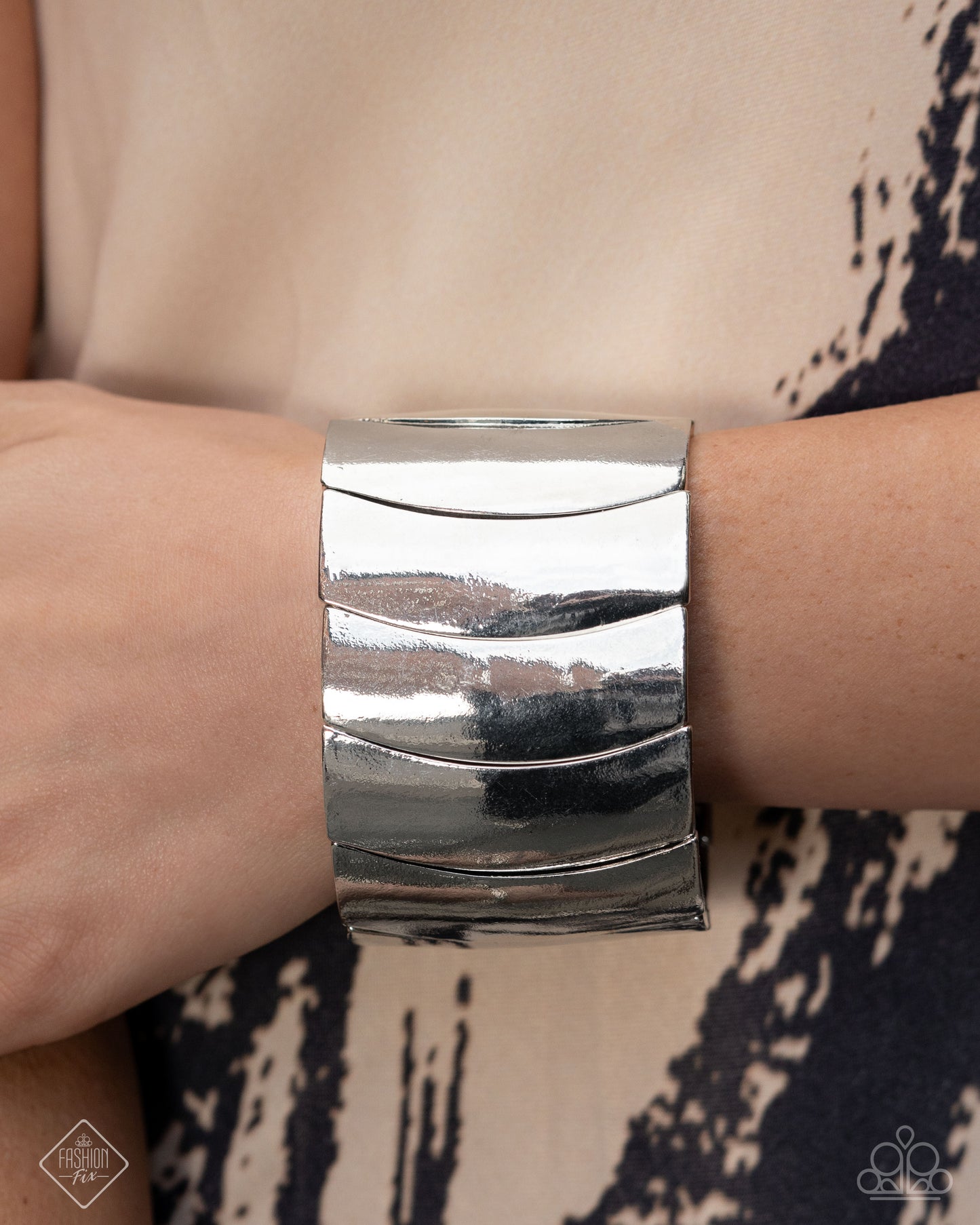 Crusading Celebrity - Silver - Paparazzi Bracelet