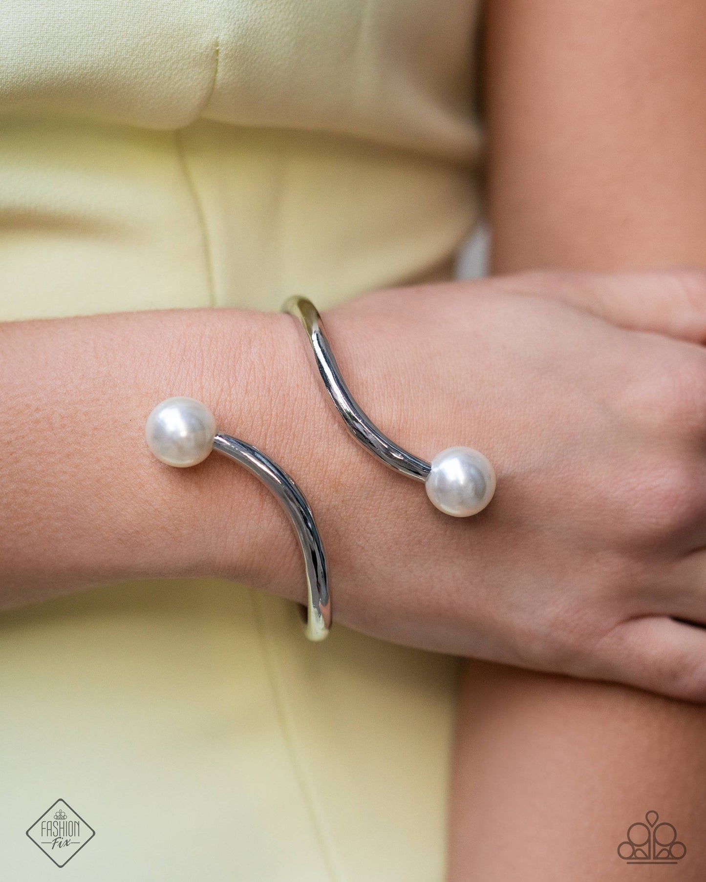 Effulgent Exemplar - White - Paparazzi Bracelet