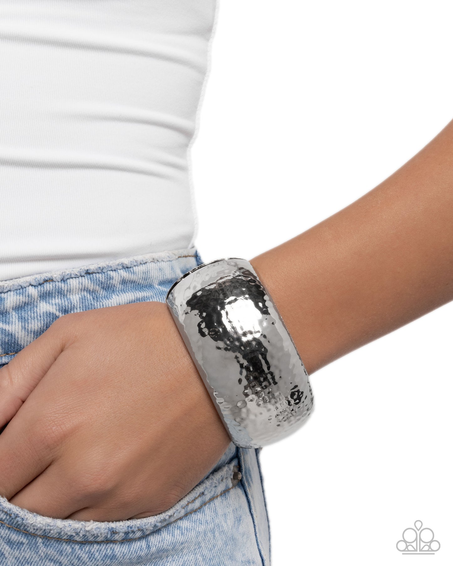 Hammered Hassle - Silver - Paparazzi Bracelet
