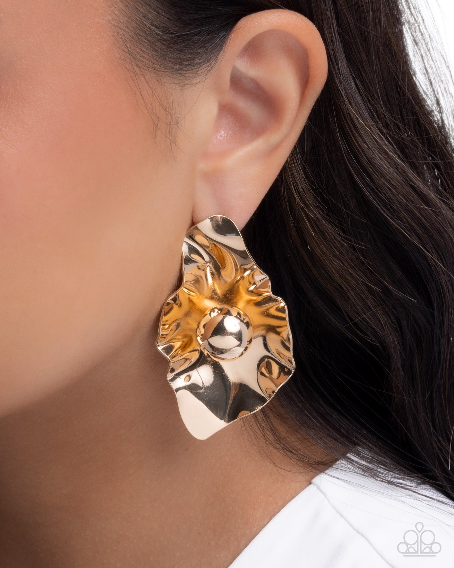 Crinkled Catwalk - Gold - Paparazzi Post Earrings