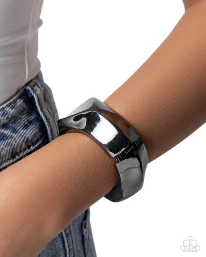 Robust Reveal - Black - Paparazzi Hinged Bracelet