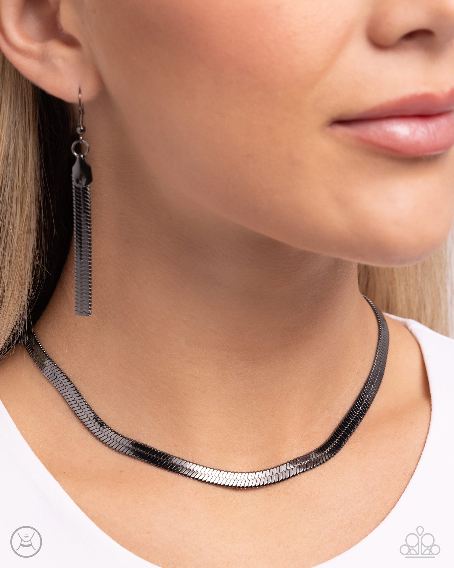 Musings Moment - Black Paparazzi Necklace