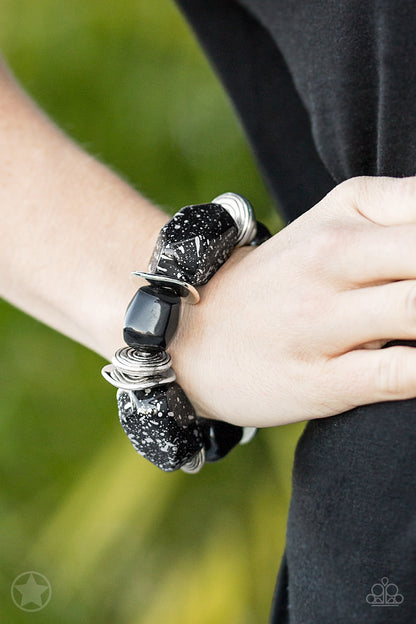 Glaze of Glory - Black - Paparazzi Bracelet (Blockbuster)