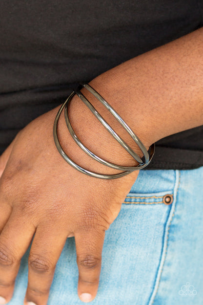 Take A Catwalk - Black - Paparazzi Bracelet