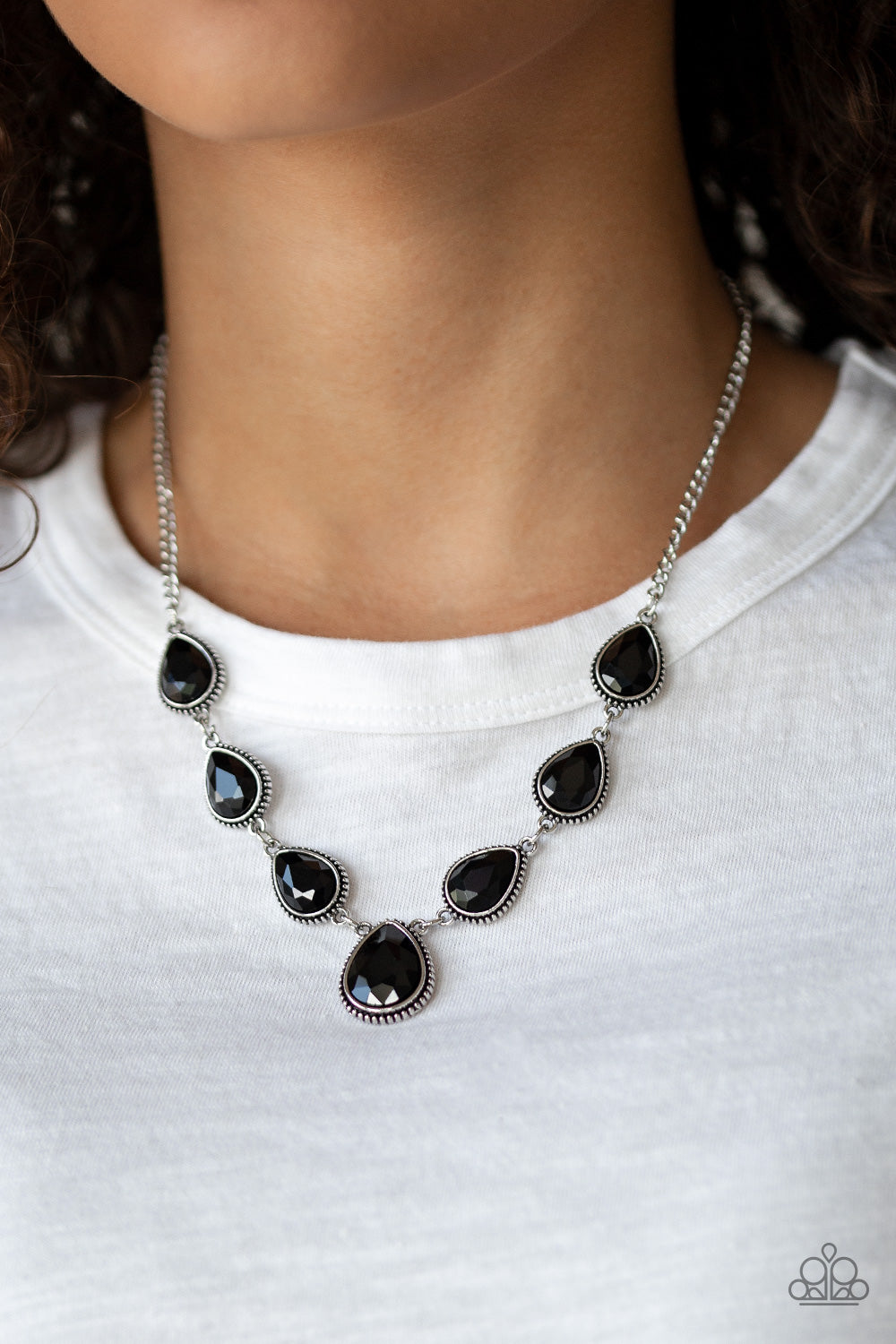 Socialite Social - Black - Paparazzi Necklace