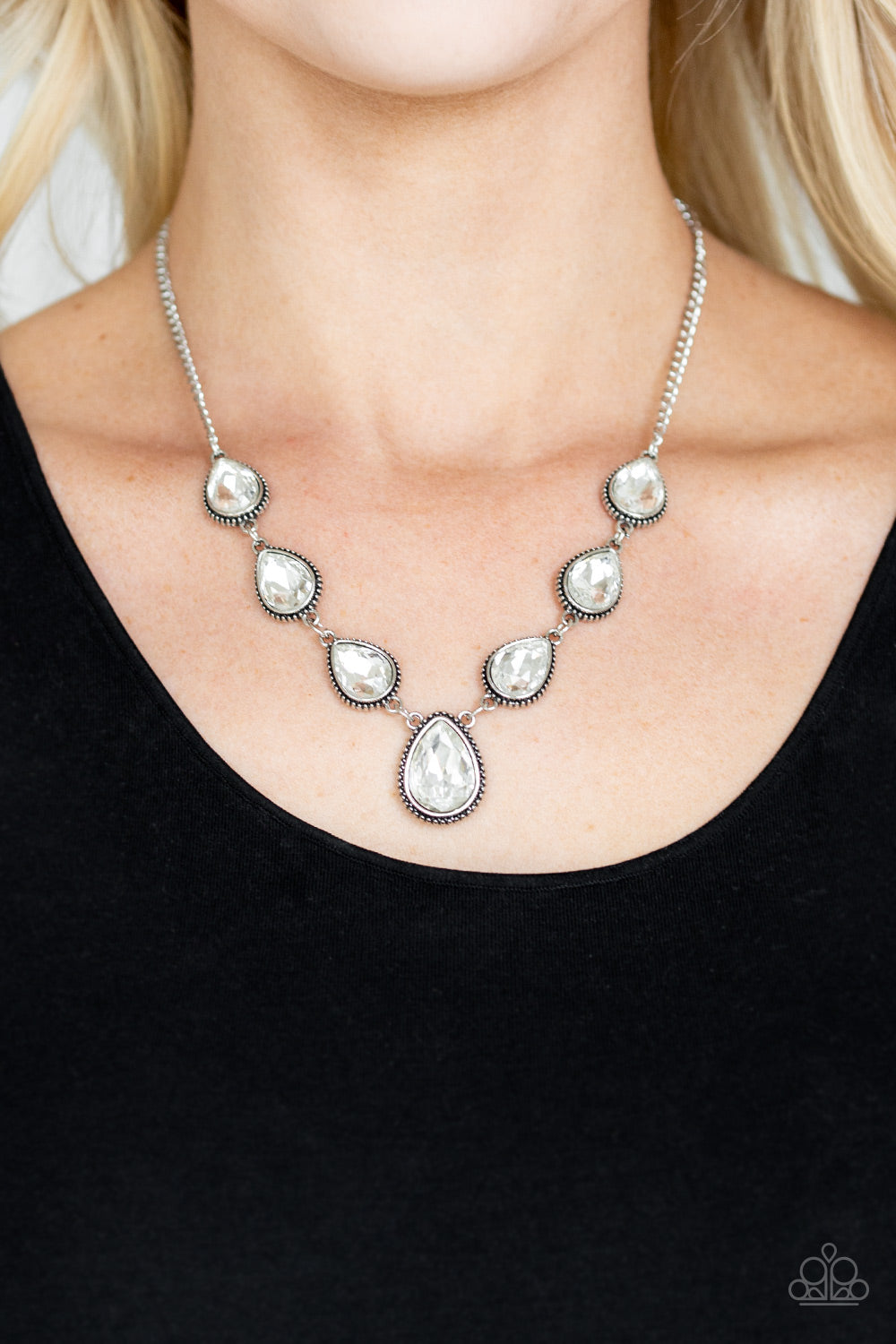 Socialite Social - White - Paparazzi Necklace