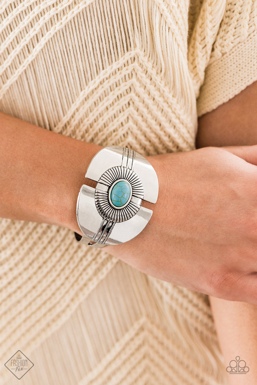 Simply Santa Fe - Complete Trend Blend Blue Fashion Fix (June 2020)