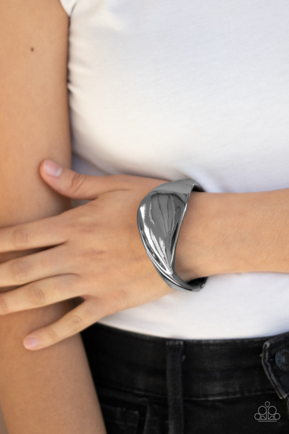 Retro Reflections - Black - Paparazzi Bracelet