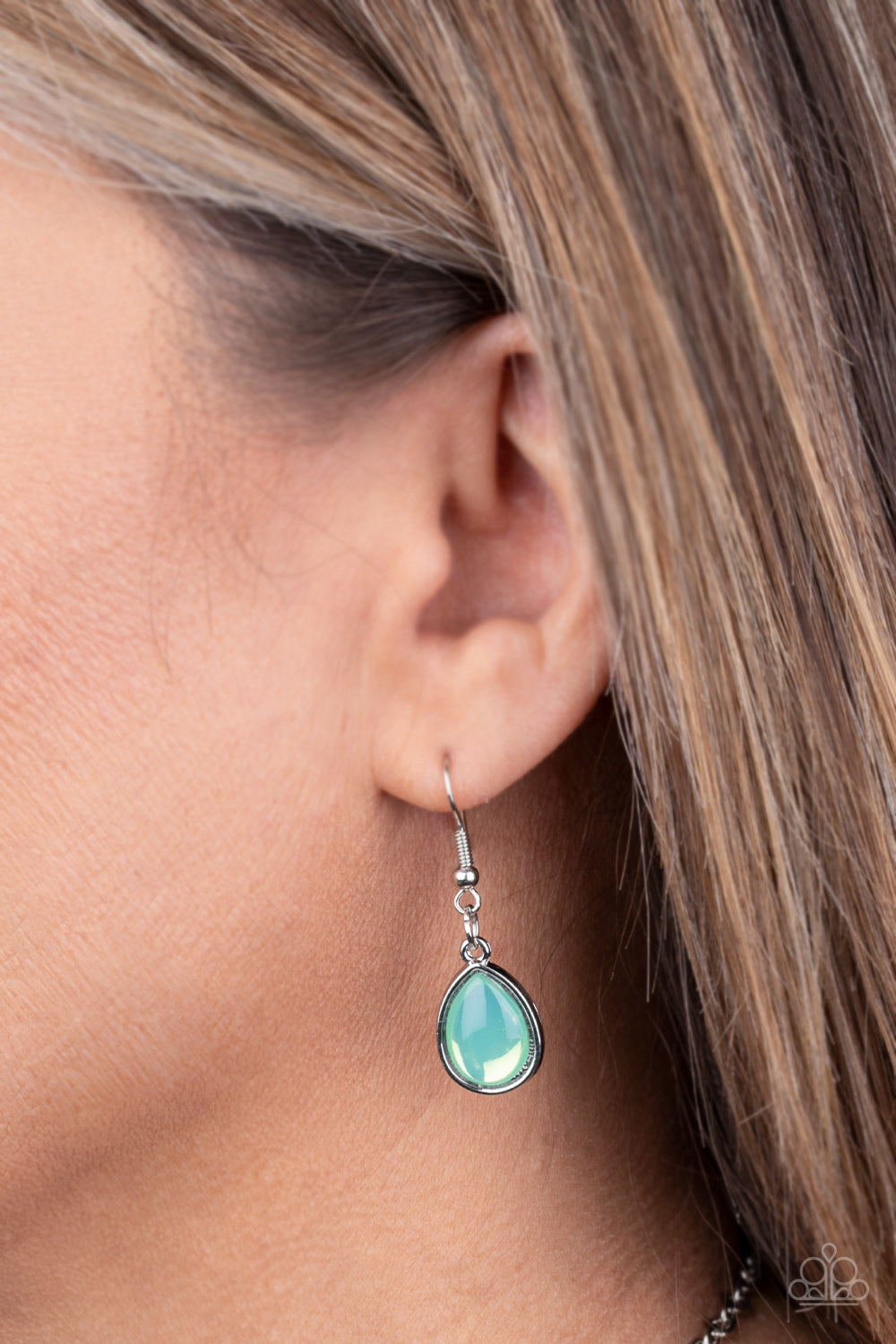 Iridescently Irresistible - Green - Paparazzi Necklace