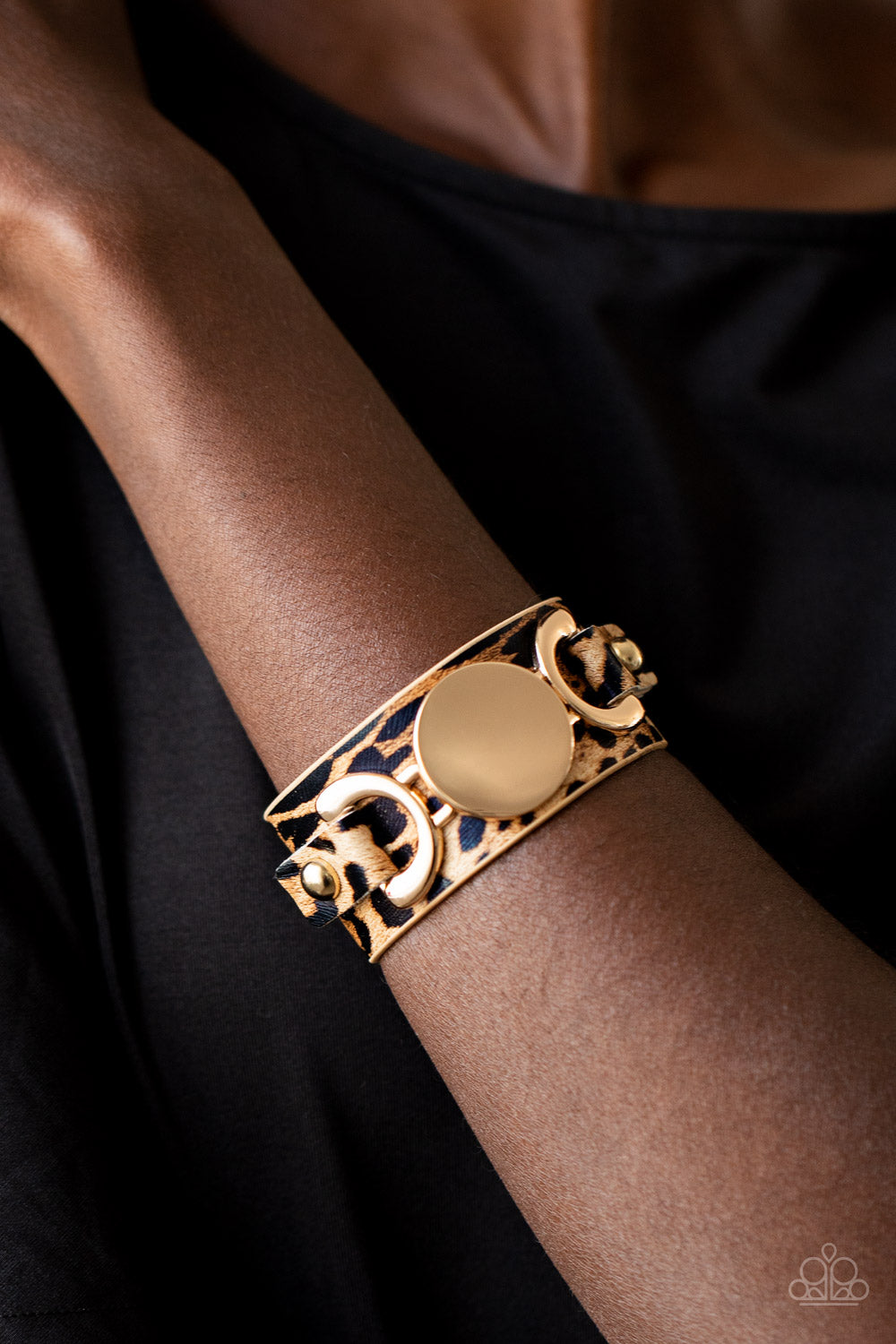 Your Claws are Showing - Gold - Paparazzi Snap Bracelet