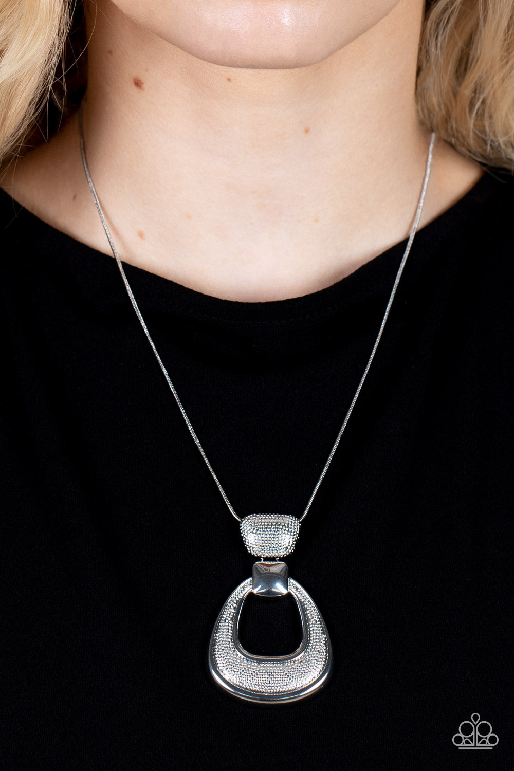 Park Avenue Attitude - Silver - Paparazzi Necklace