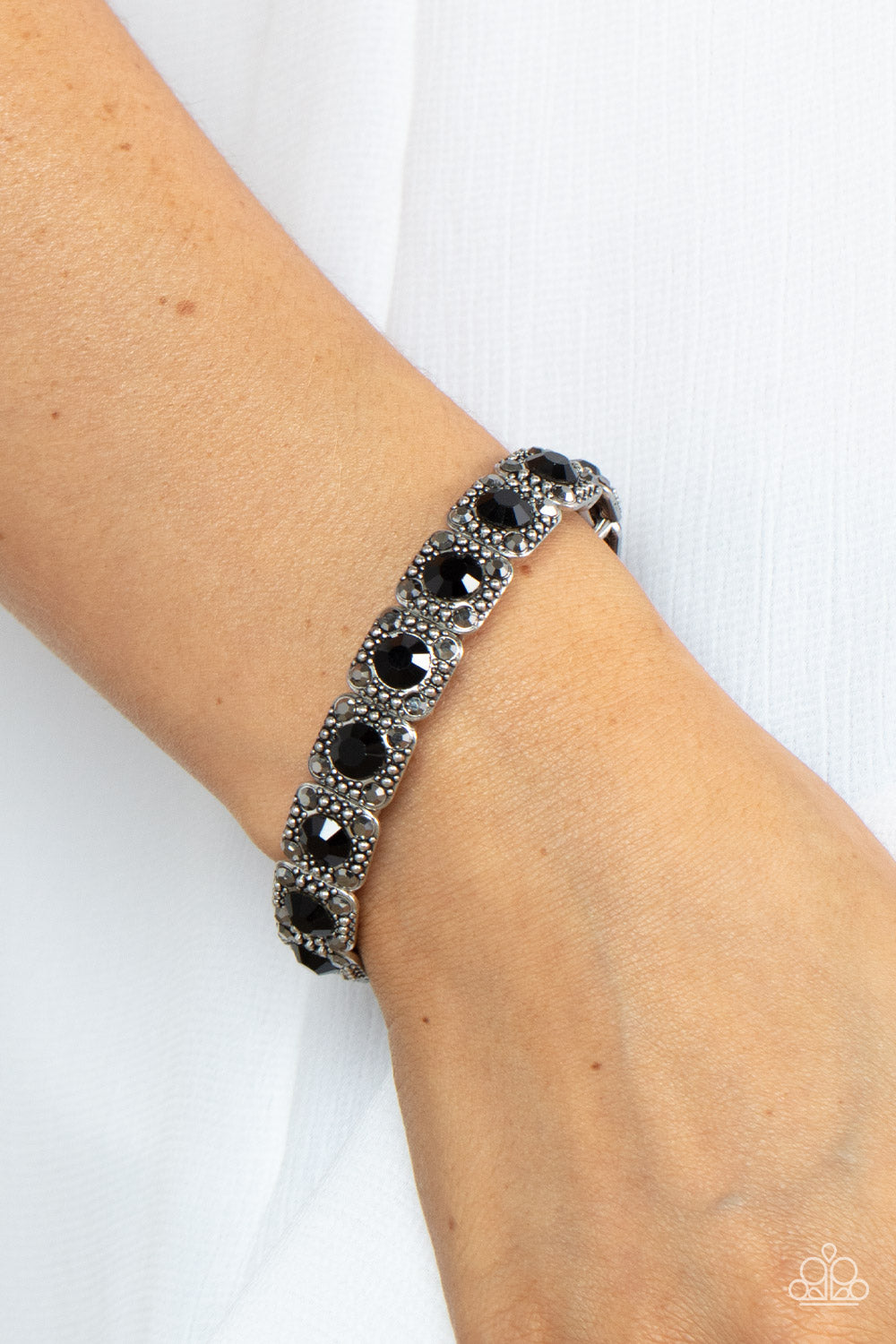 Cache Commodity - Black - Paparazzi Bracelet