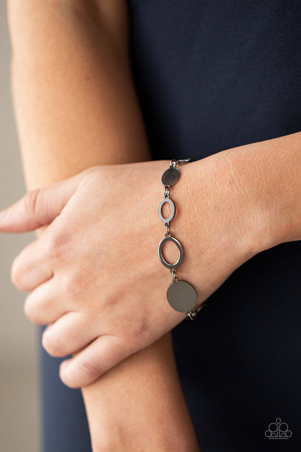 Working Oval-Time Black Necklace and Oval and Out Black Bracelet